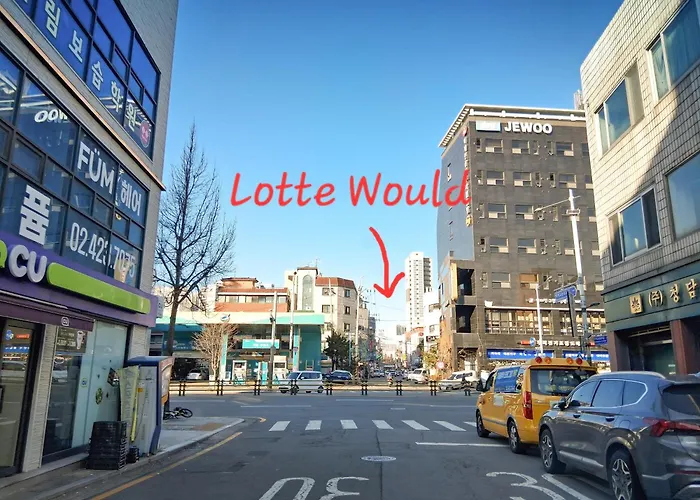 4-min Walk To Line 9, Free Parking, Lotte World, Kspo & Coex *