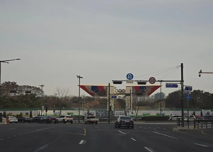 4-min Walk To Line 9, Free Parking, Lotte World, Kspo & Coex