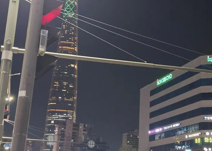 4-min Walk To Line 9, Free Parking, Lotte World, Kspo & Coex