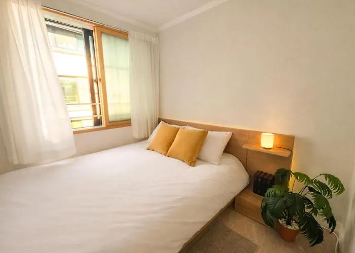 4-min Walk To Line 9, Free Parking, Lotte World, Kspo & Coex *